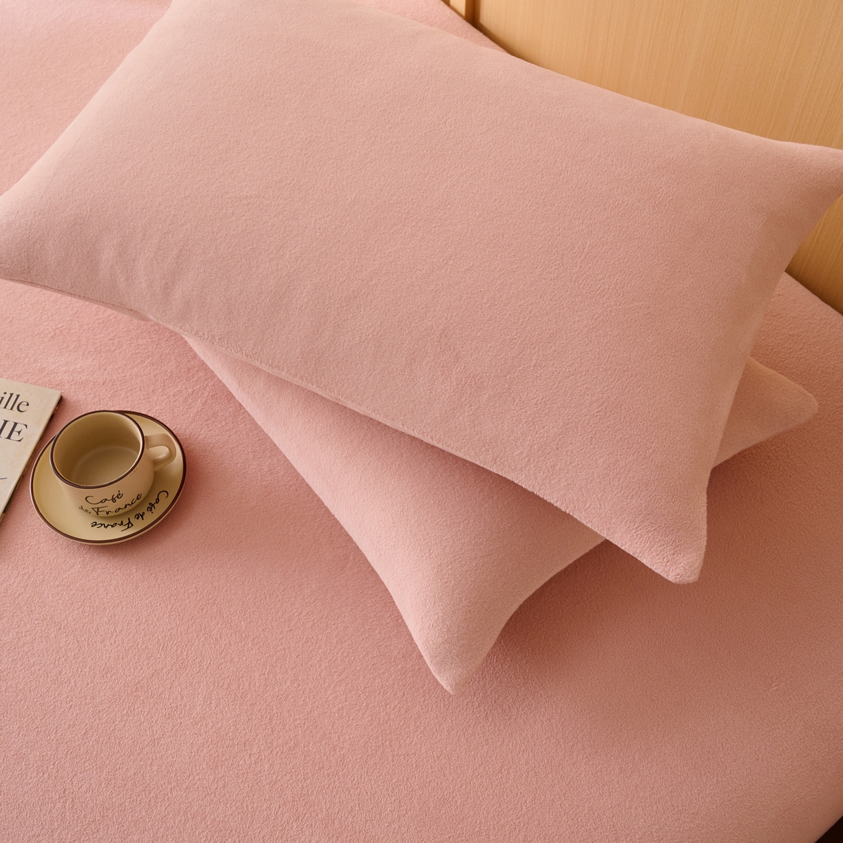 91家纺网 家纺一手货源 找家纺 早晨家纺 2025新款华泰款高克重牛奶绒仿羊绒毛巾绣单床笠 华泰-玉