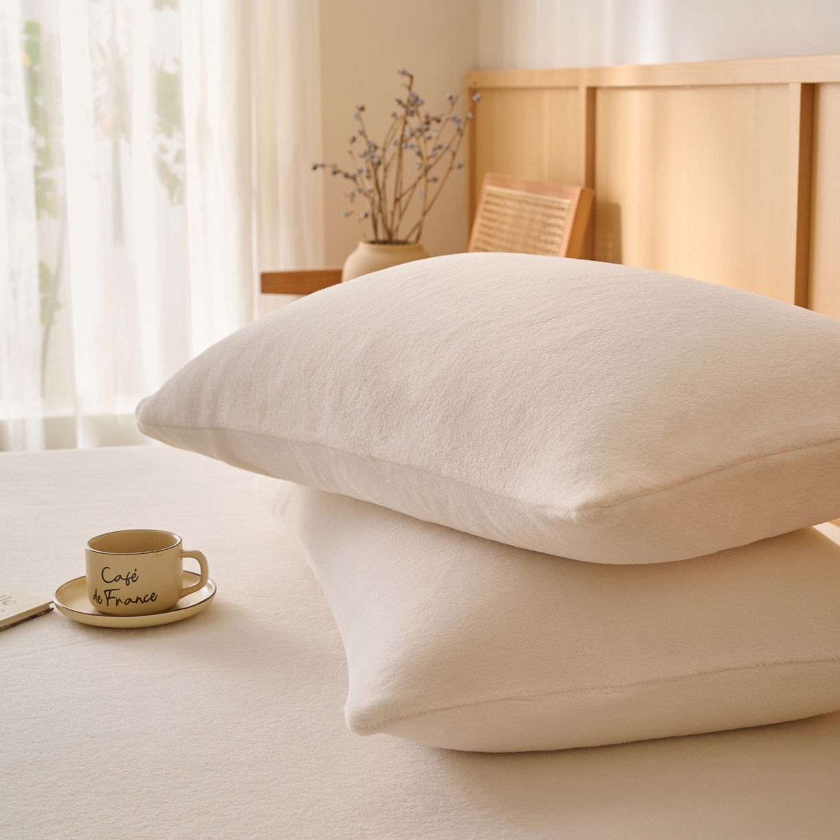 91家纺网 家纺一手货源 找家纺 早晨家纺 2025新款华泰款高克重牛奶绒仿羊绒毛巾绣单床笠 华泰-奶白