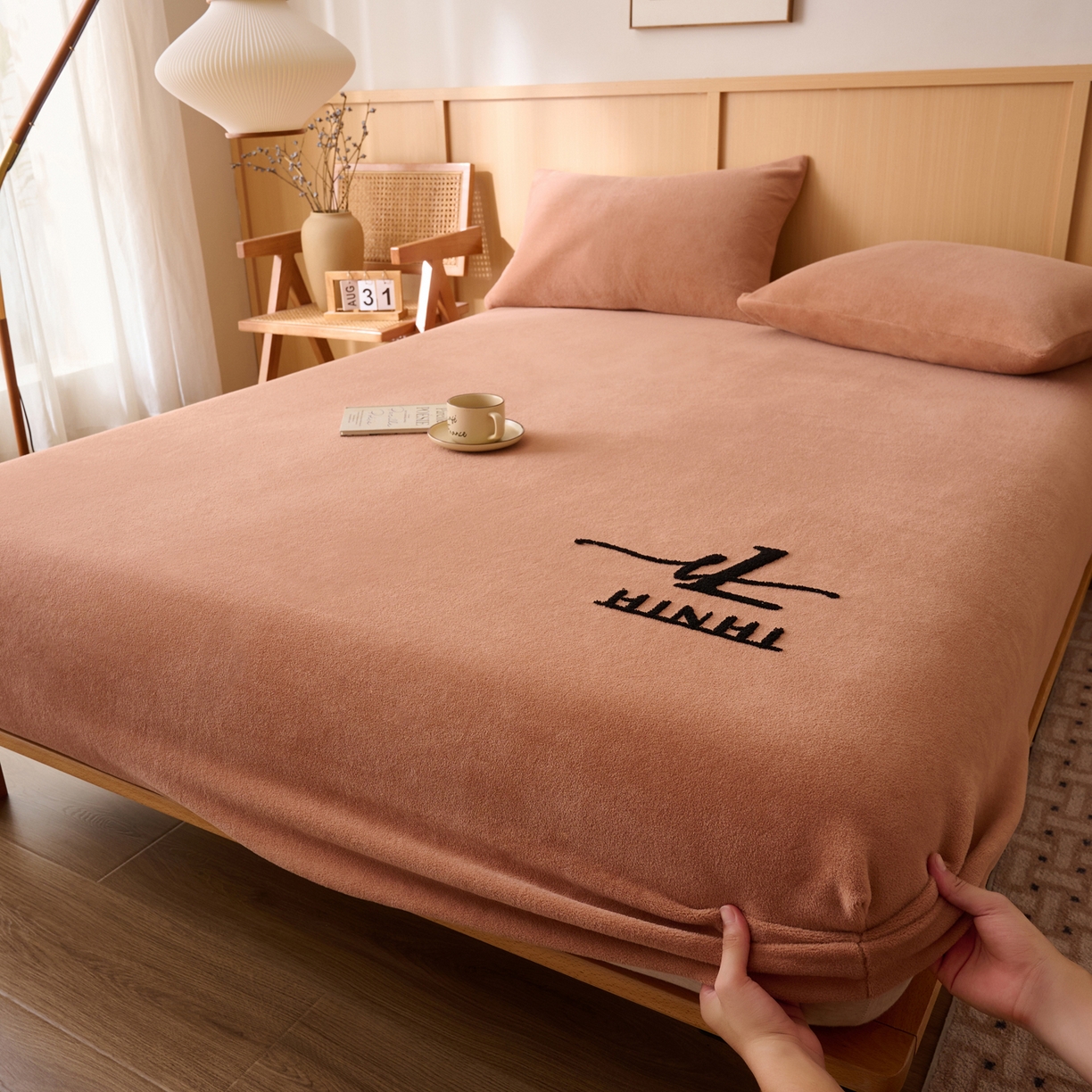 91家纺网 家纺一手货源 找家纺 （总）早晨家纺 2025新款华泰款高克重牛奶绒仿羊绒毛巾绣单床笠