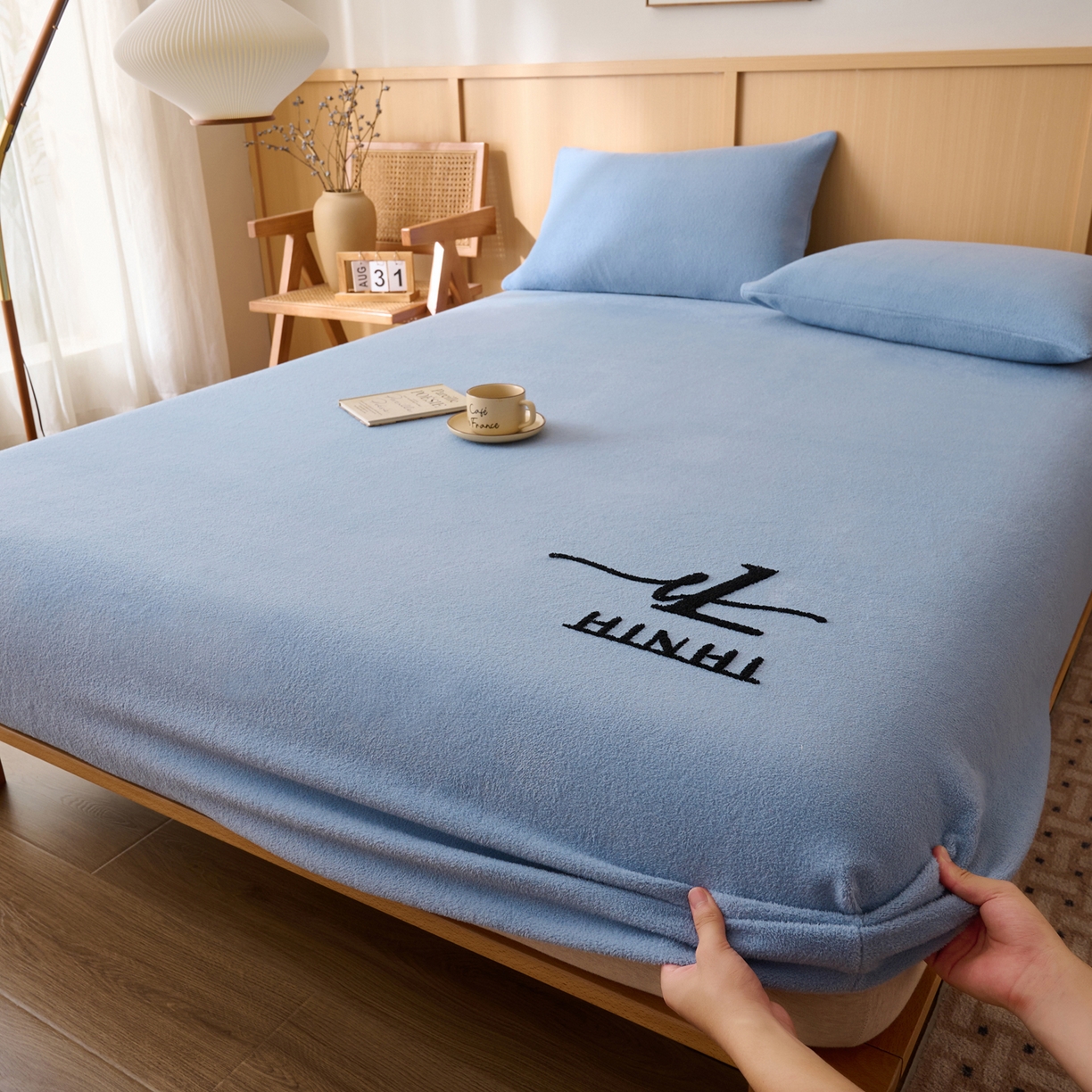 91家纺网 家纺一手货源 找家纺 （总）早晨家纺 2025新款华泰款高克重牛奶绒仿羊绒毛巾绣单床笠