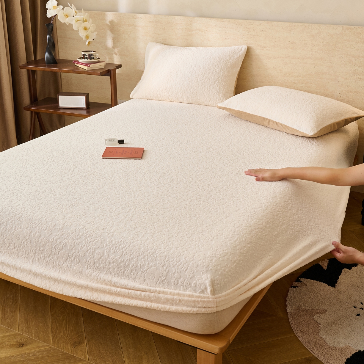 91家纺网 家纺一手货源 找家纺 早晨家纺 2025新款蝴蝶兰款高克重牛奶绒烂花床笠 蝴蝶兰-奶白