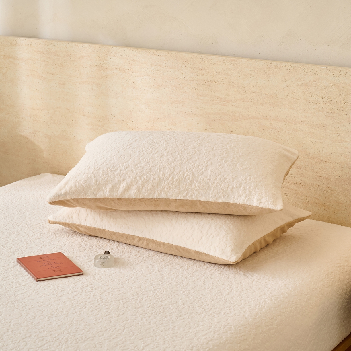 91家纺网 家纺一手货源 找家纺 早晨家纺 2025新款蝴蝶兰款高克重牛奶绒烂花床笠 蝴蝶兰-奶白