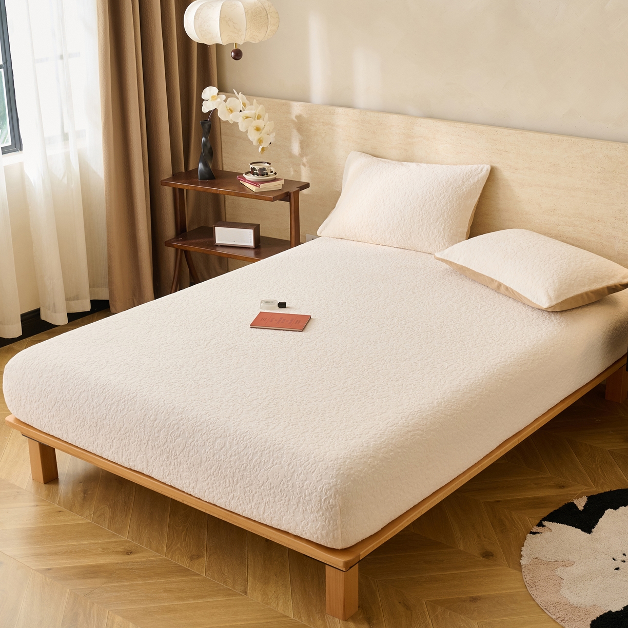 91家纺网 家纺一手货源 找家纺 早晨家纺 2025新款蝴蝶兰款高克重牛奶绒烂花床笠 蝴蝶兰-奶白