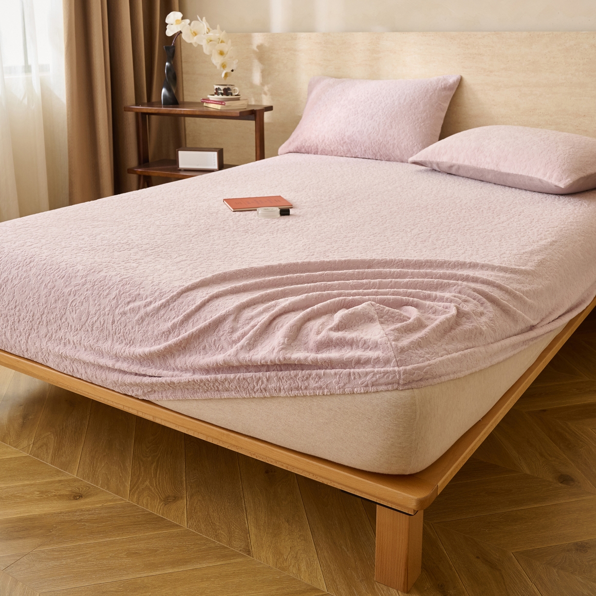 91家纺网 家纺一手货源 找家纺 早晨家纺 2025新款蝴蝶兰款高克重牛奶绒烂花床笠 蝴蝶兰-豆沙