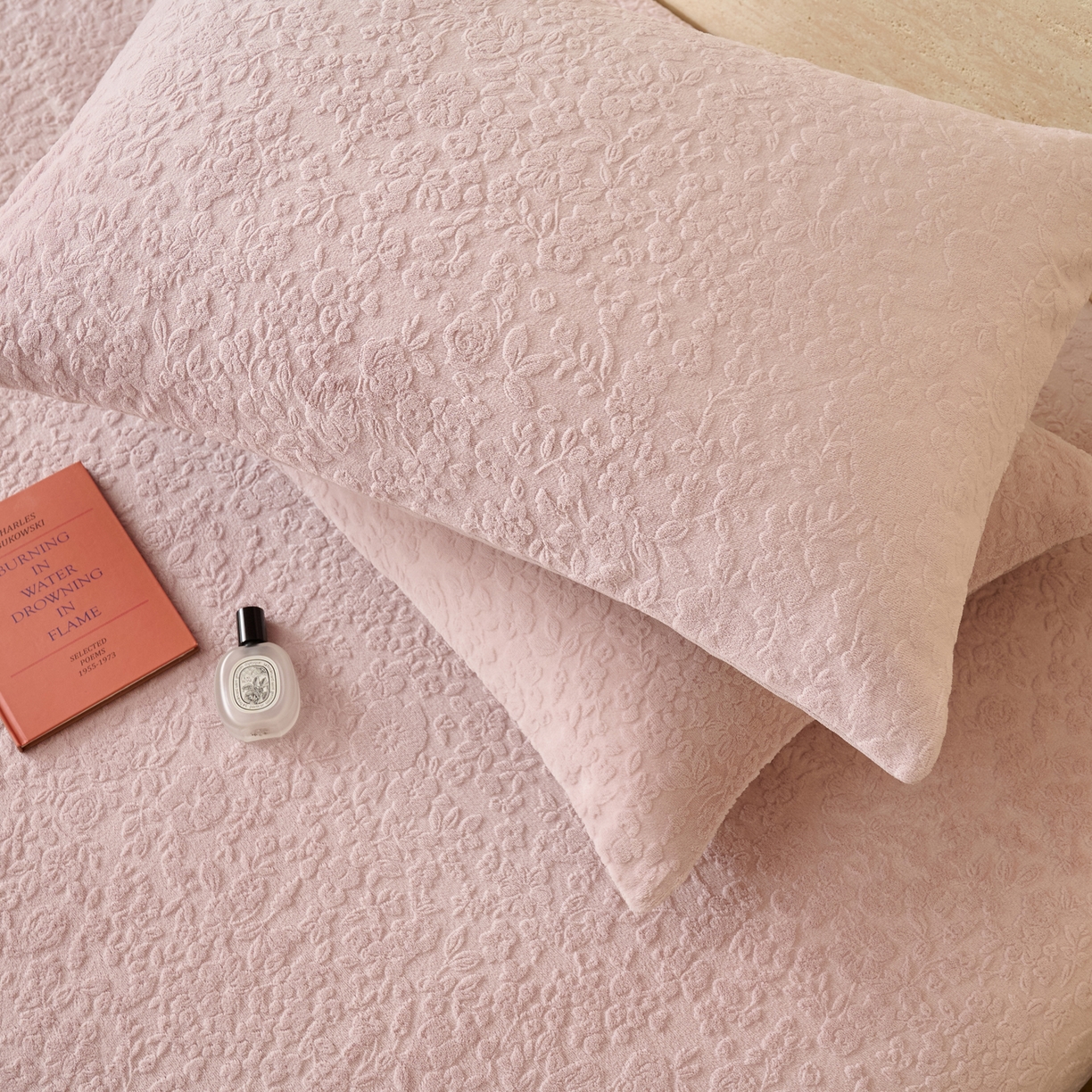 91家纺网 家纺一手货源 找家纺 早晨家纺 2025新款蝴蝶兰款高克重牛奶绒烂花床笠 蝴蝶兰-豆沙