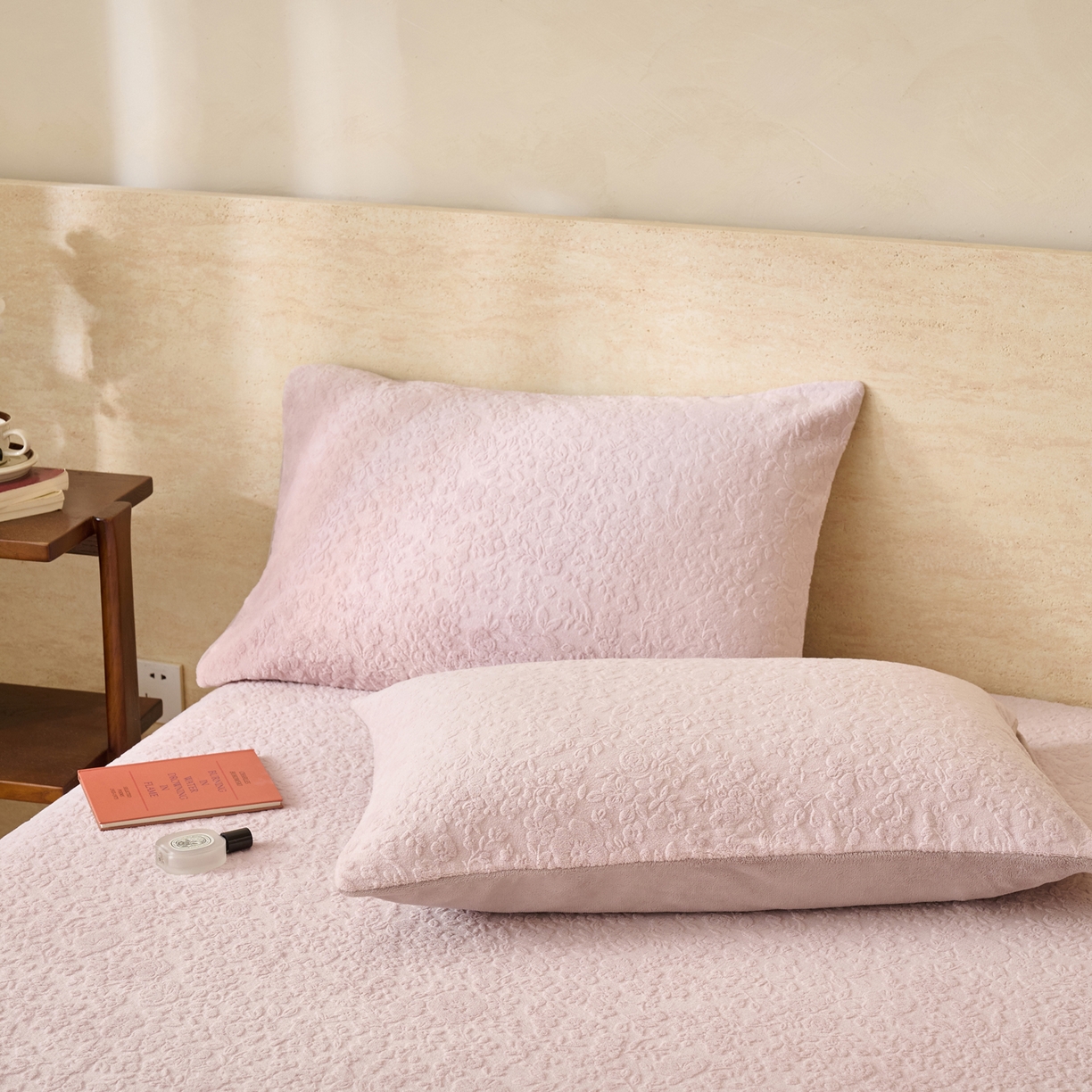 91家纺网 家纺一手货源 找家纺 早晨家纺 2025新款蝴蝶兰款高克重牛奶绒烂花床笠 蝴蝶兰-豆沙