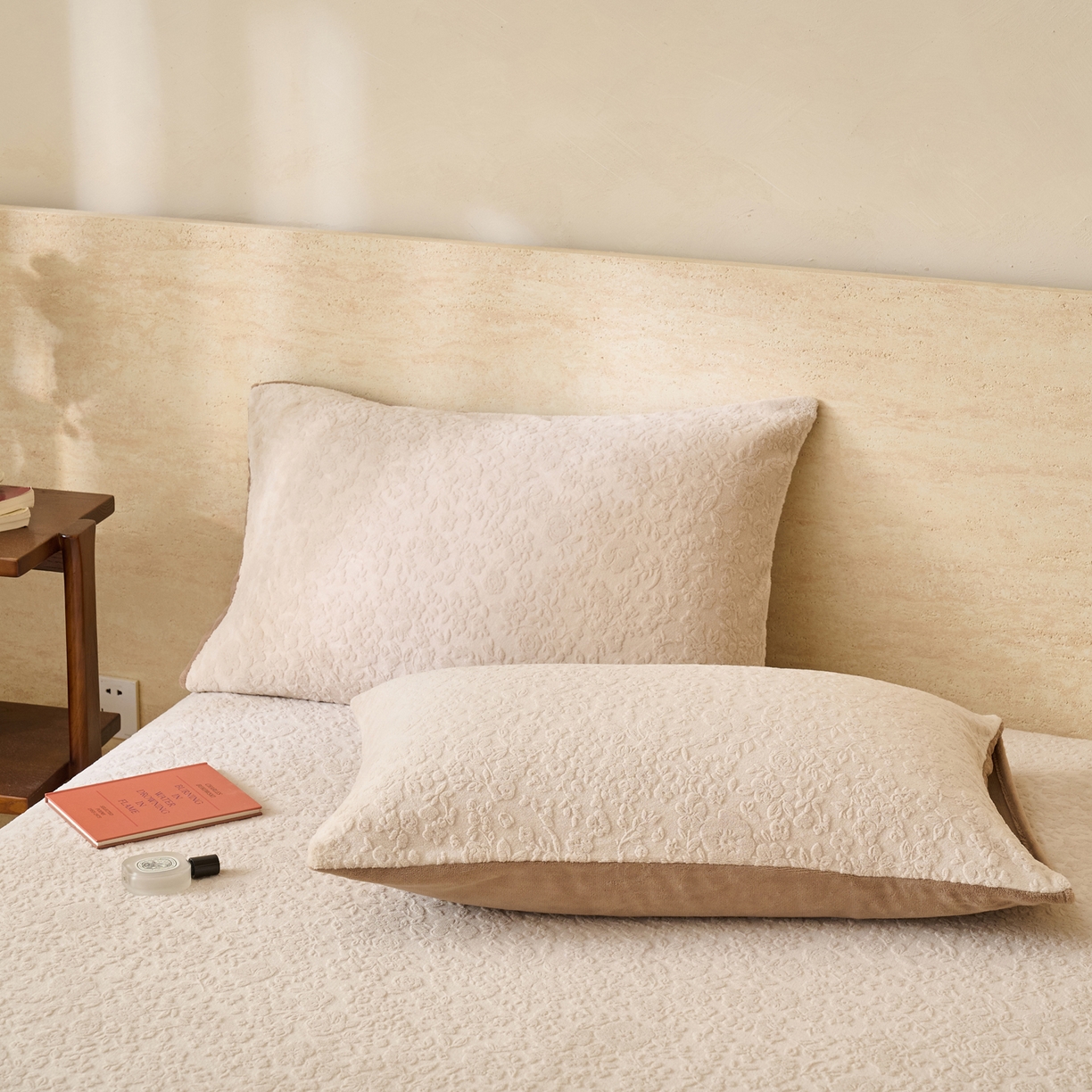 91家纺网 家纺一手货源 找家纺 早晨家纺 2025新款蝴蝶兰款高克重牛奶绒烂花床笠 蝴蝶兰-米驼