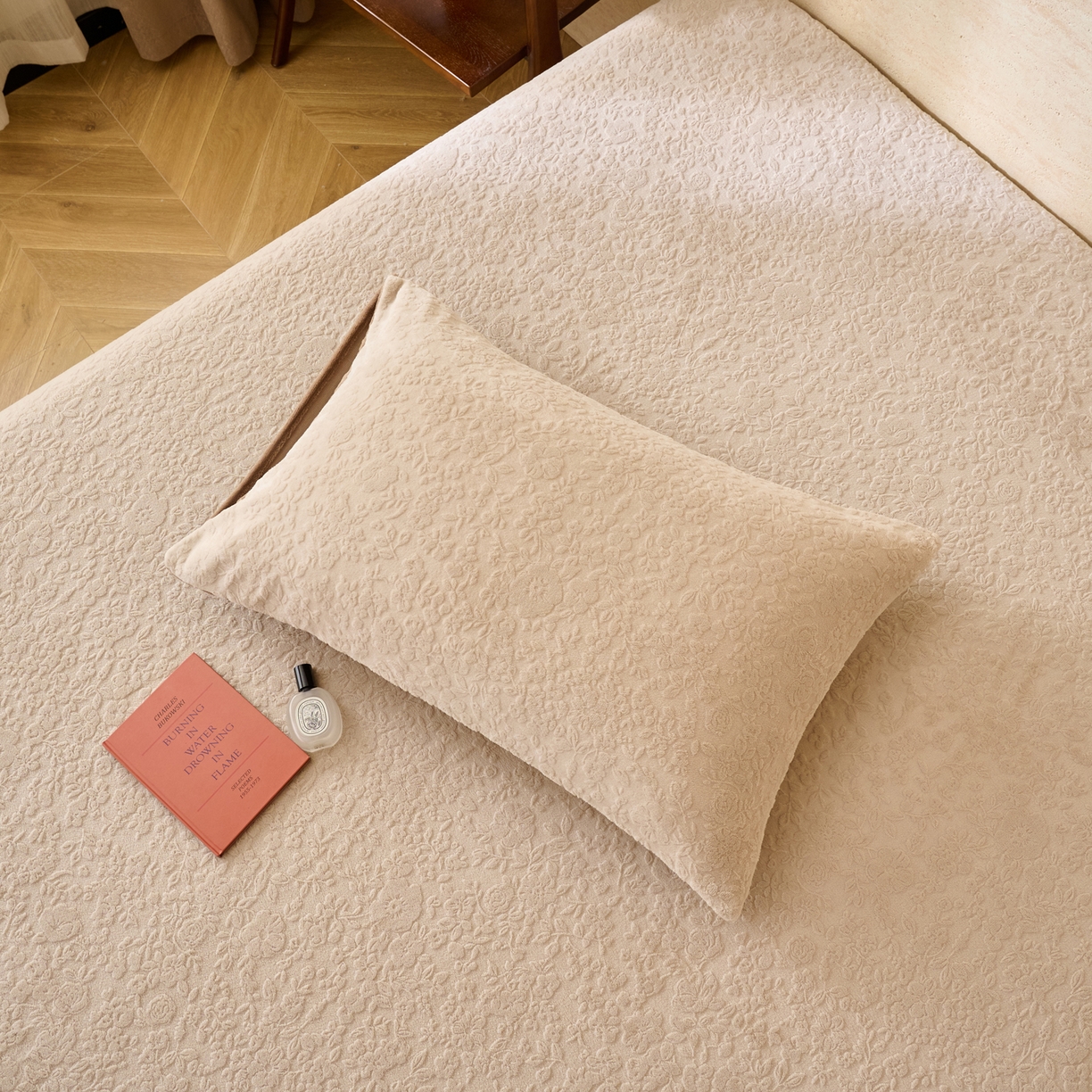 91家纺网 家纺一手货源 找家纺 早晨家纺 2025新款蝴蝶兰款高克重牛奶绒烂花床笠 蝴蝶兰-米驼