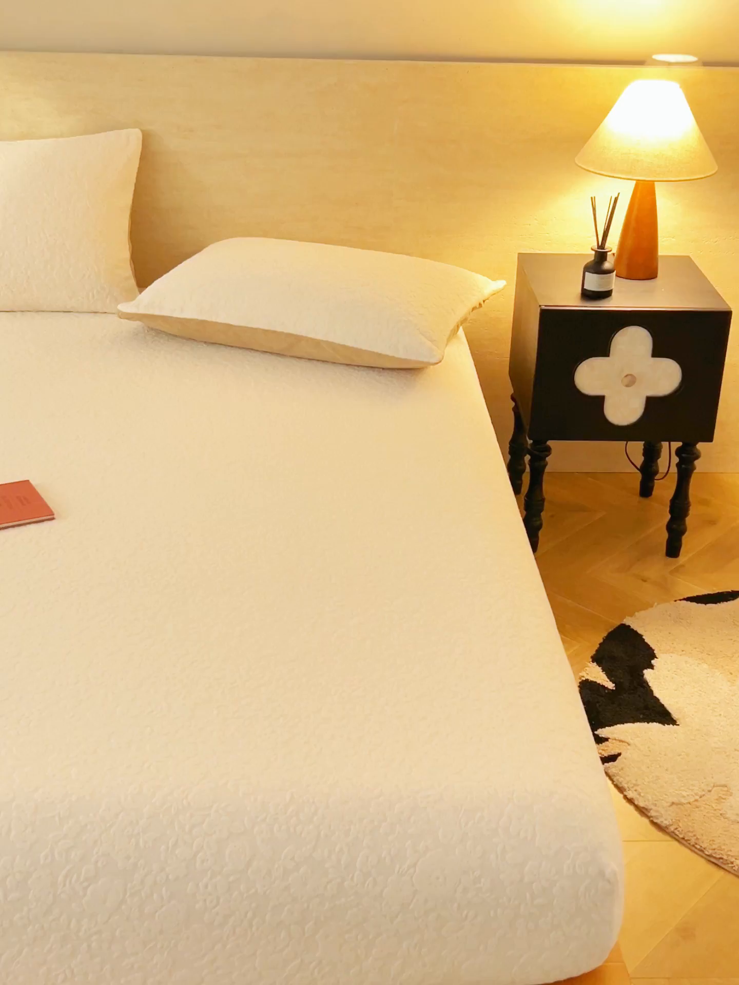 91家纺网 家纺一手货源 找家纺 早晨家纺 2025新款蝴蝶兰款高克重牛奶绒烂花床笠 蝴蝶兰-米驼