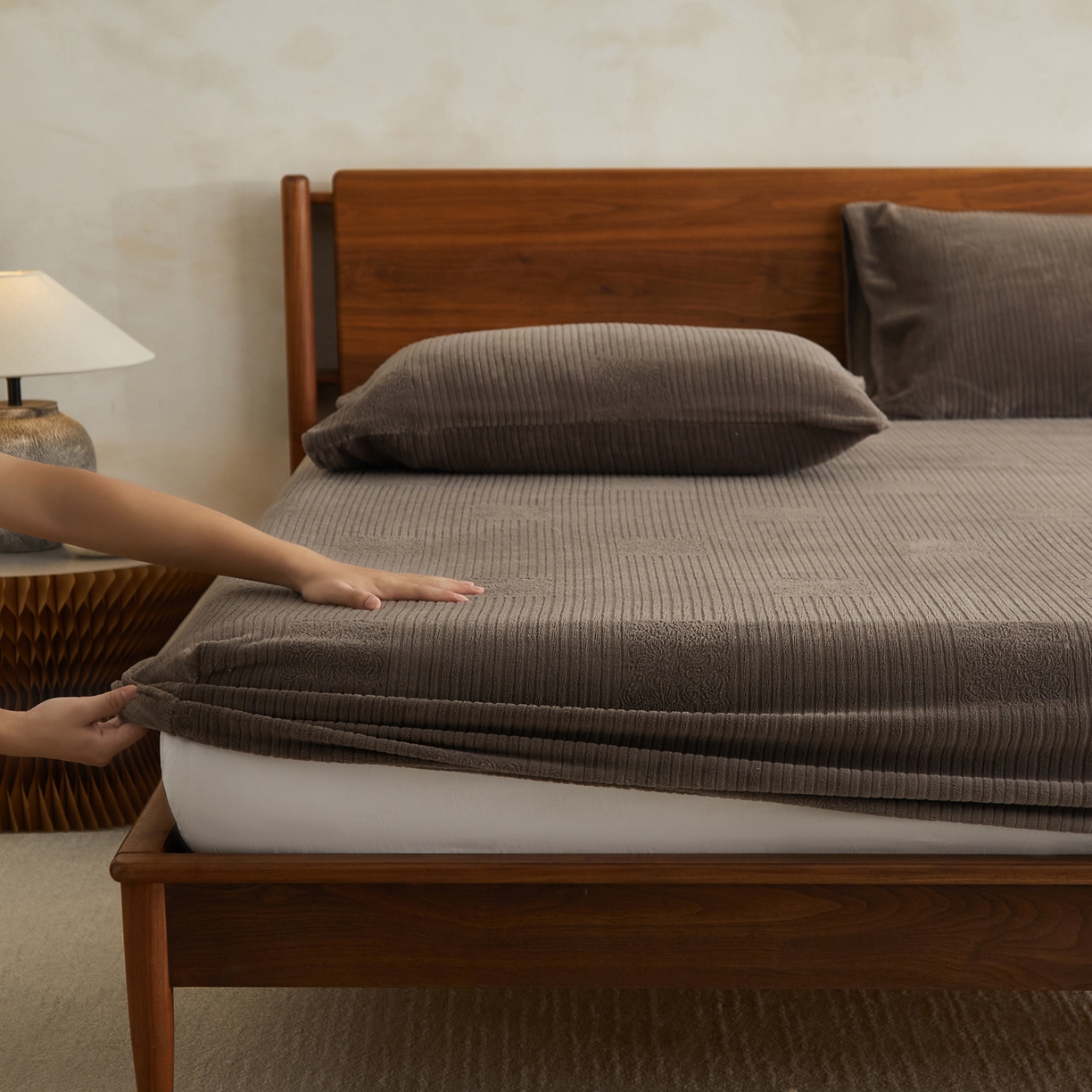 91家纺网 家纺一手货源 找家纺 （总）早晨家纺 2025新款红金龙纯色烂花牛奶绒床笠