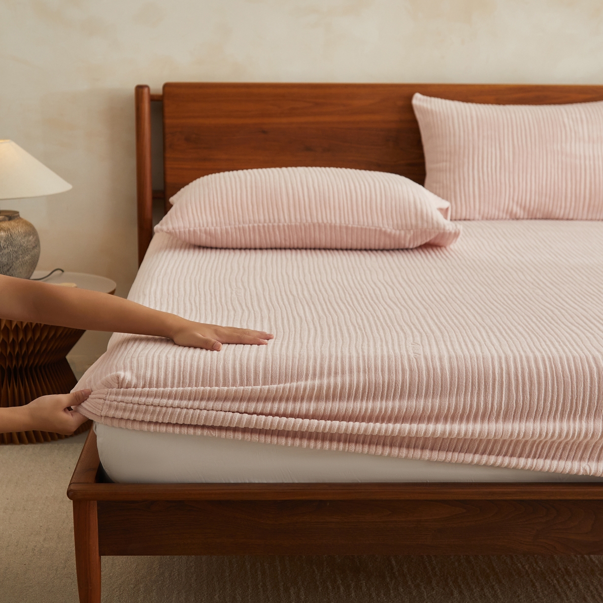 91家纺网 家纺一手货源 找家纺 （总）早晨家纺 2025新款红金龙纯色烂花牛奶绒床笠