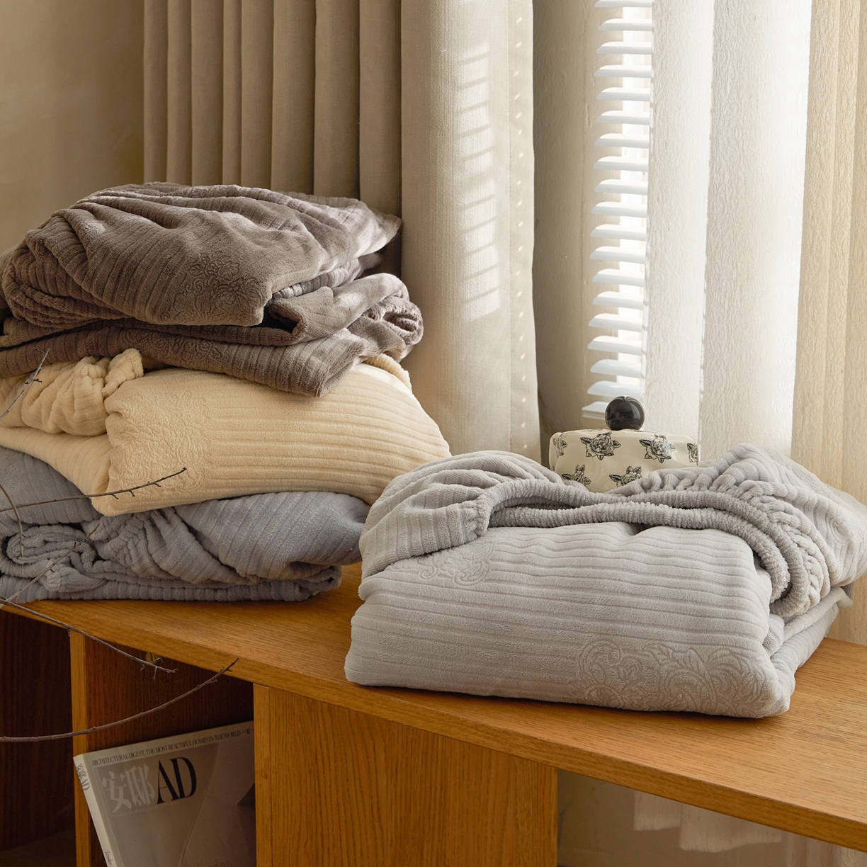 91家纺网 家纺一手货源 找家纺 早晨家纺 2025新款红金龙纯色烂花牛奶绒床笠 组合图