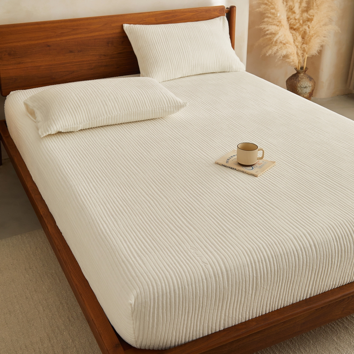 91家纺网 家纺一手货源 找家纺 早晨家纺 2025新款红金龙纯色烂花牛奶绒床笠 恬憩-奶白