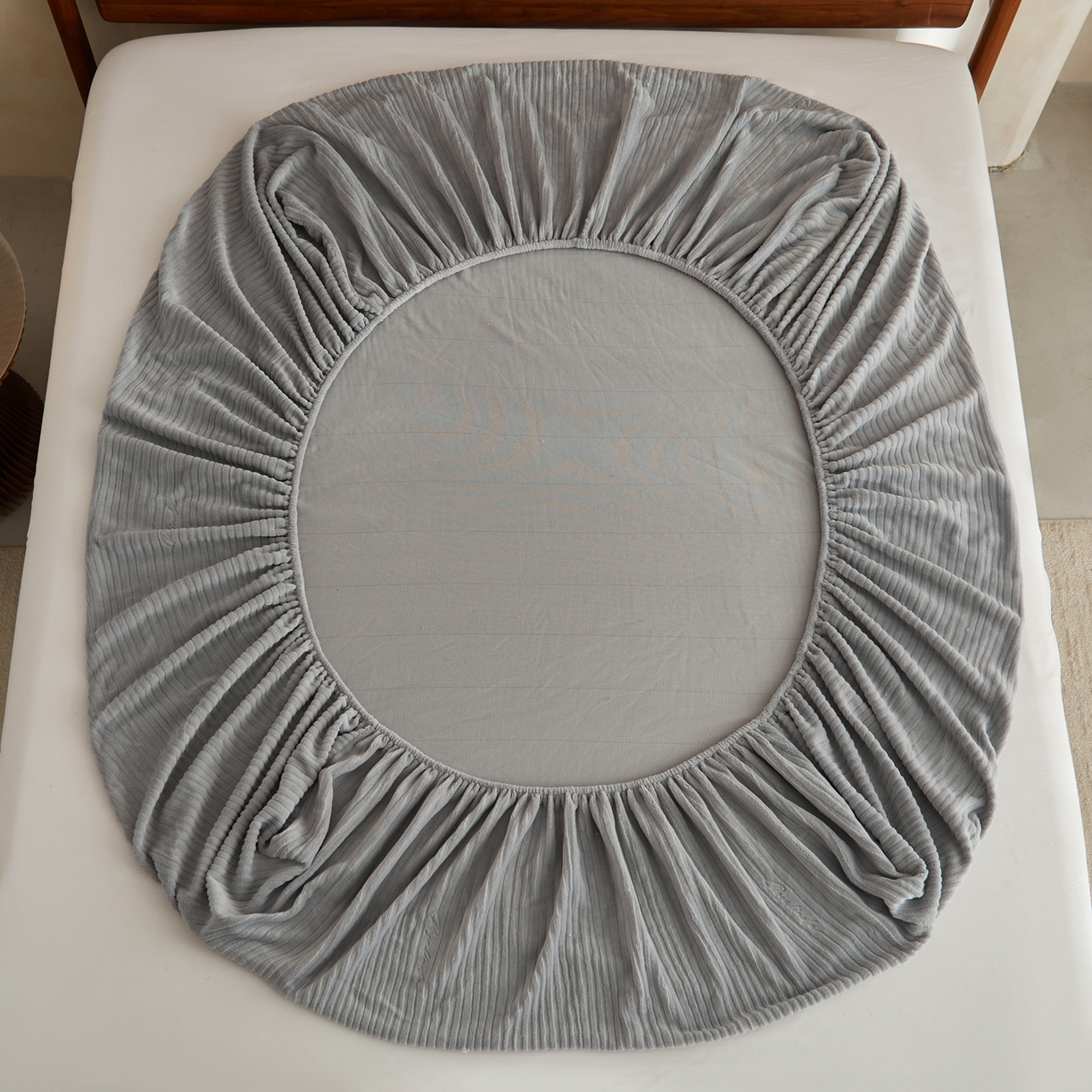 91家纺网 家纺一手货源 找家纺 早晨家纺 2025新款红金龙纯色烂花牛奶绒床笠 恬憩-银灰