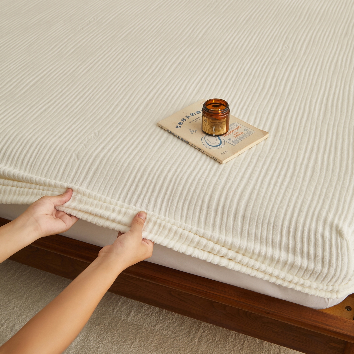 91家纺网 家纺一手货源 找家纺 早晨家纺 2025新款红金龙纯色烂花牛奶绒床笠 恬憩-奶白