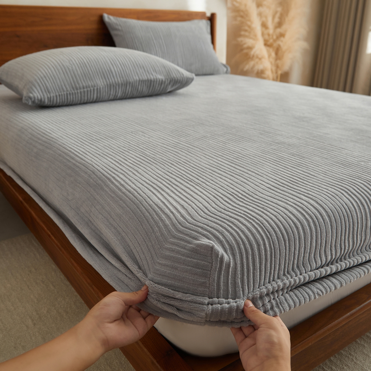 91家纺网 家纺一手货源 找家纺 早晨家纺 2025新款红金龙纯色烂花牛奶绒床笠 恬憩-银灰