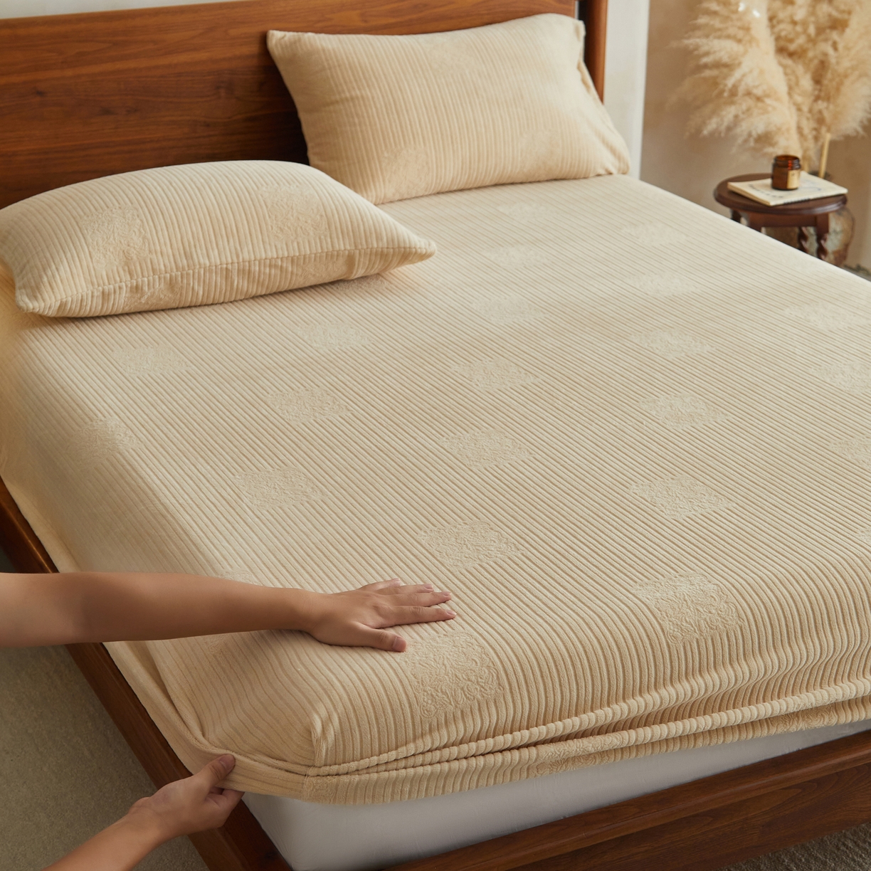 91家纺网 家纺一手货源 找家纺 （总）早晨家纺 2025新款红金龙纯色烂花牛奶绒床笠