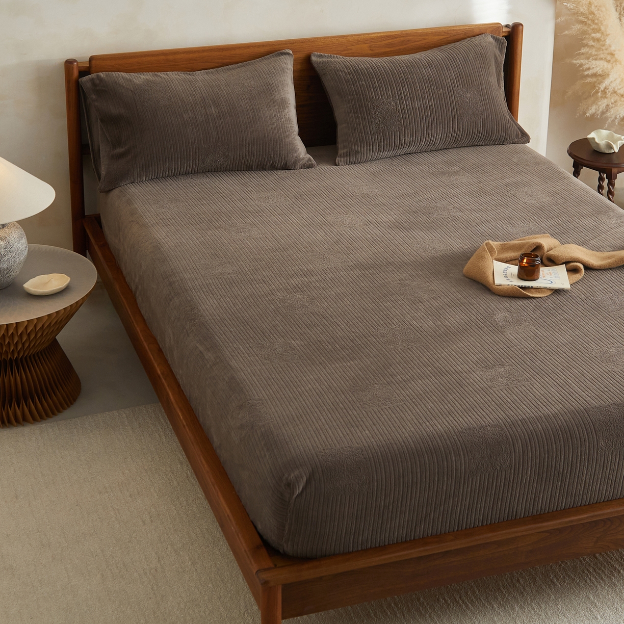 91家纺网 家纺一手货源 找家纺 早晨家纺 2025新款红金龙纯色烂花牛奶绒床笠 米澜-奶咖