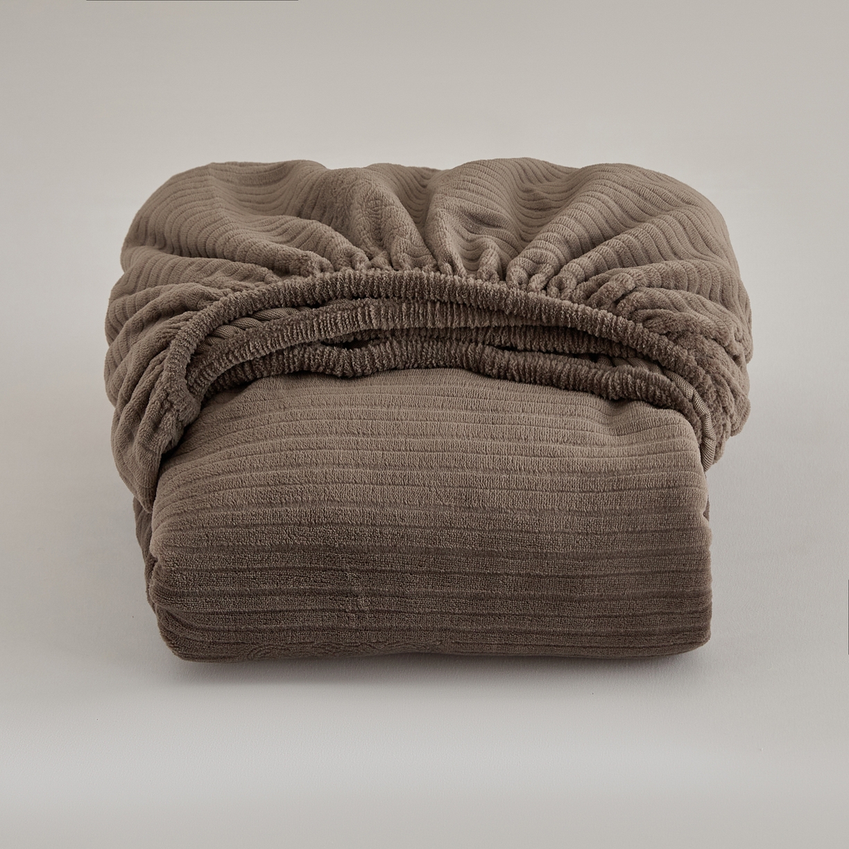 91家纺网 家纺一手货源 找家纺 早晨家纺 2025新款红金龙纯色烂花牛奶绒床笠 米澜-奶咖