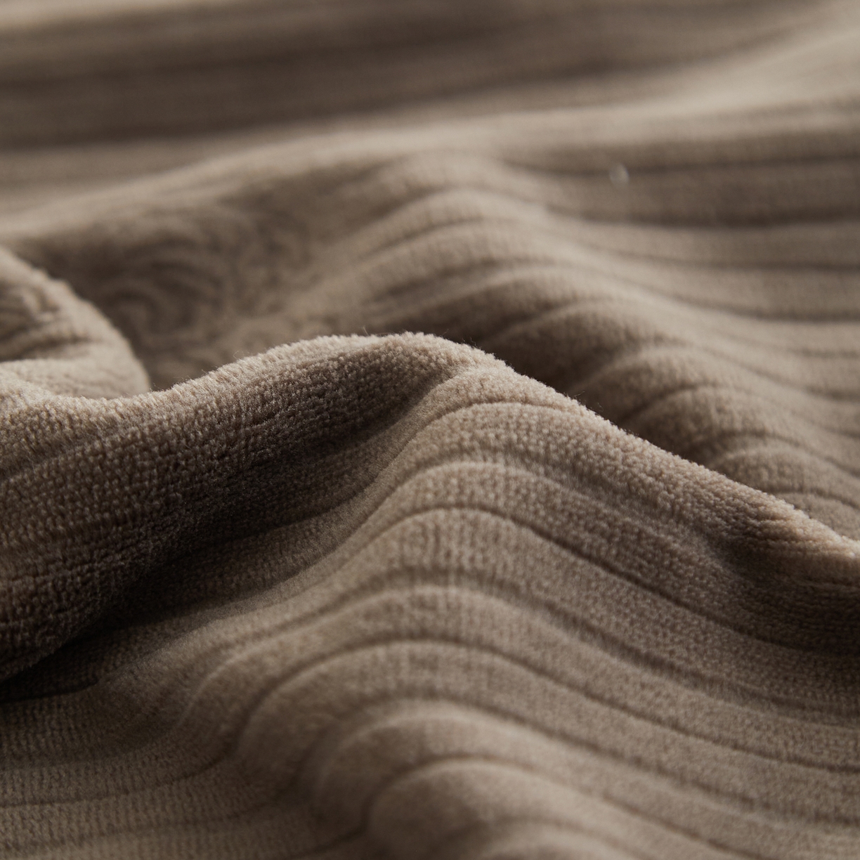 91家纺网 家纺一手货源 找家纺 早晨家纺 2025新款红金龙纯色烂花牛奶绒床笠 米澜-奶咖