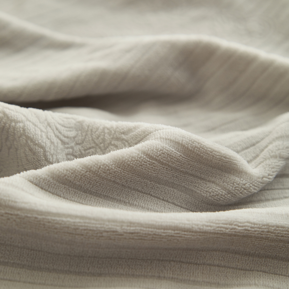 91家纺网 家纺一手货源 找家纺 早晨家纺 2025新款红金龙纯色烂花牛奶绒床笠 米澜-浅灰