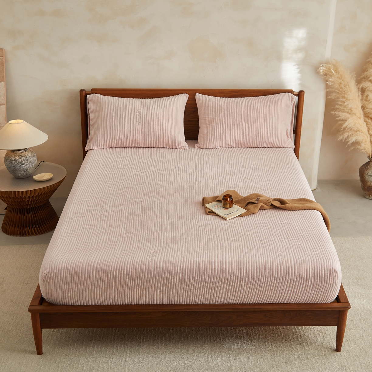 91家纺网 家纺一手货源 找家纺 早晨家纺 2025新款红金龙纯色烂花牛奶绒床笠 恬憩-豆沙