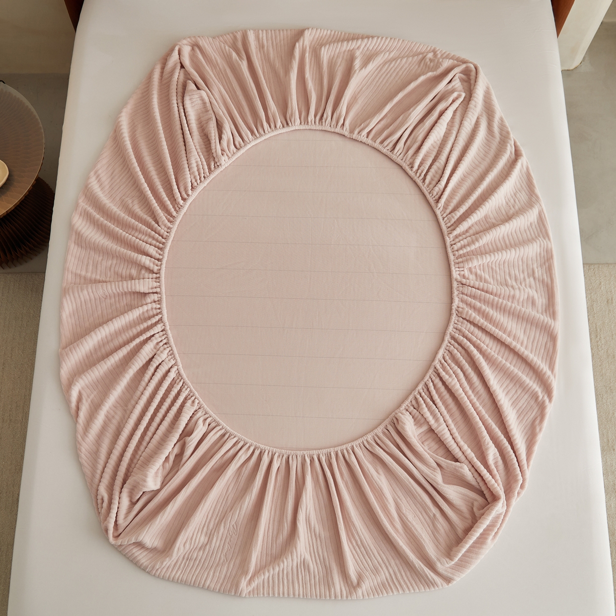 91家纺网 家纺一手货源 找家纺 早晨家纺 2025新款红金龙纯色烂花牛奶绒床笠 恬憩-豆沙