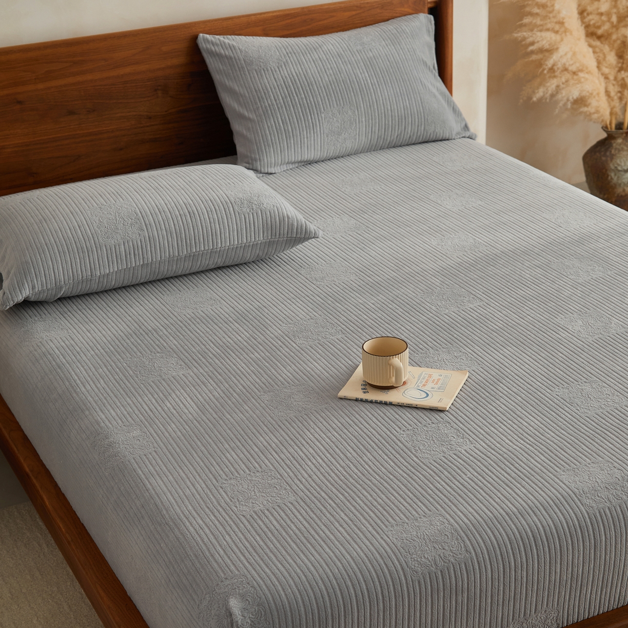 91家纺网 家纺一手货源 找家纺 早晨家纺 2025新款红金龙纯色烂花牛奶绒床笠 米澜-银灰