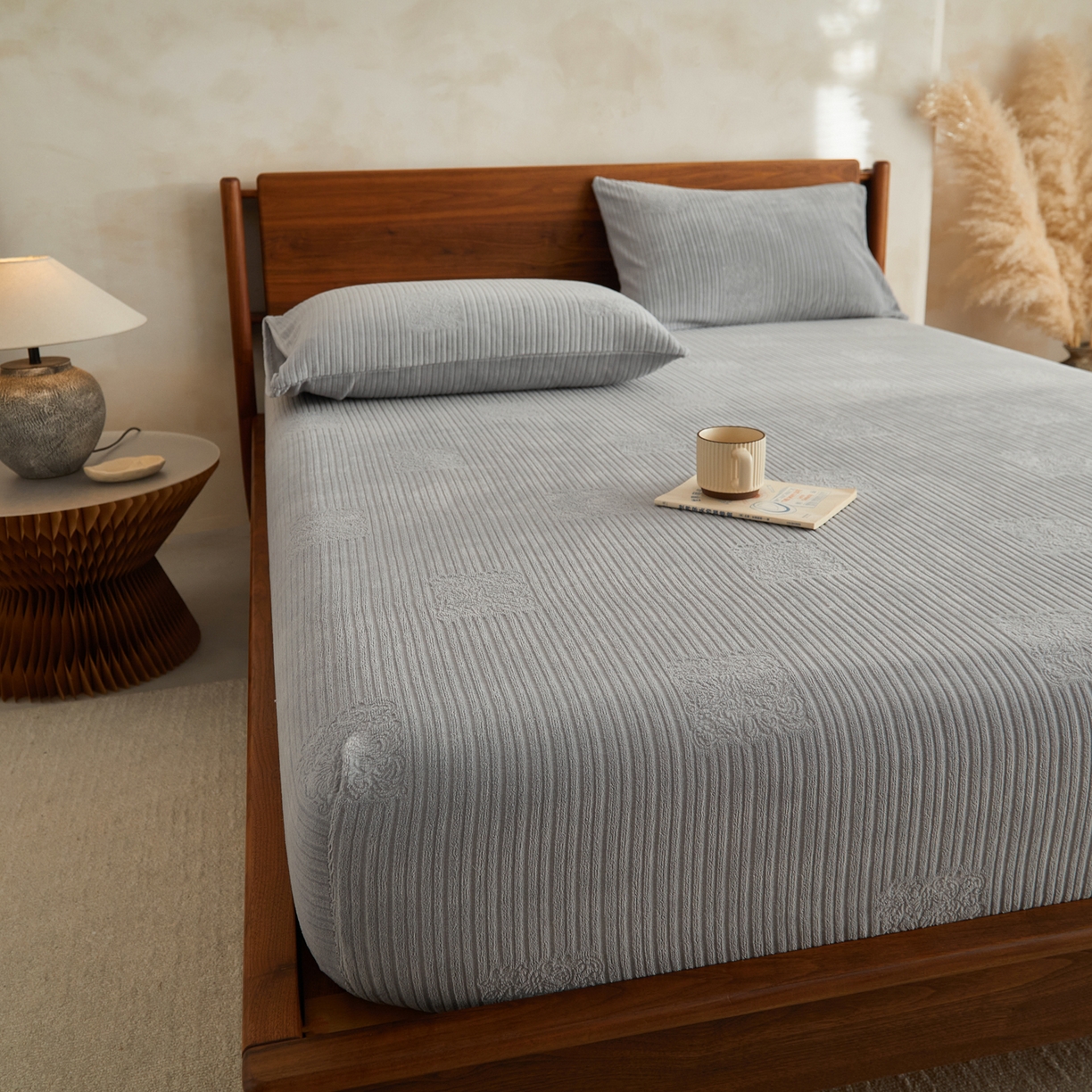 91家纺网 家纺一手货源 找家纺 早晨家纺 2025新款红金龙纯色烂花牛奶绒床笠 米澜-银灰