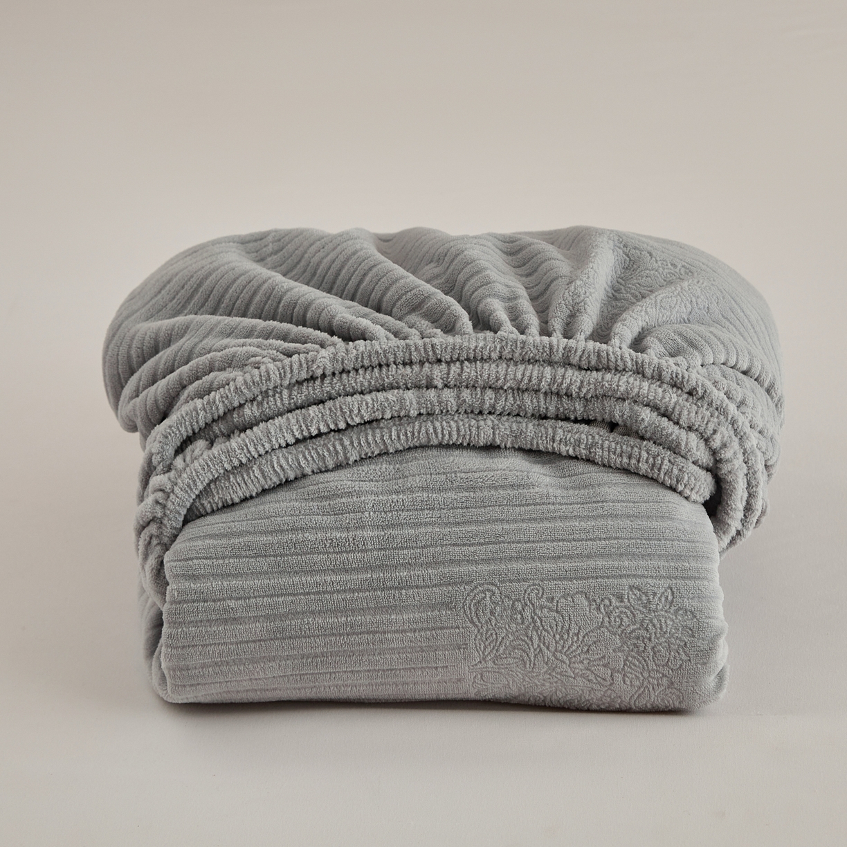 91家纺网 家纺一手货源 找家纺 早晨家纺 2025新款红金龙纯色烂花牛奶绒床笠 米澜-银灰