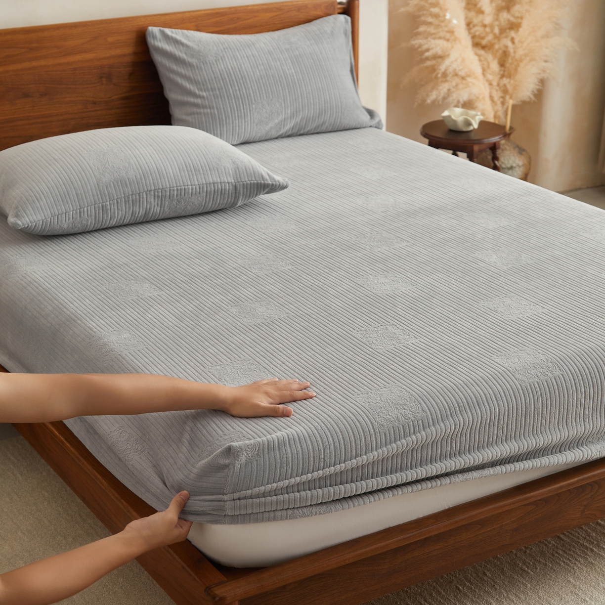 91家纺网 家纺一手货源 找家纺 早晨家纺 2025新款红金龙纯色烂花牛奶绒床笠 米澜-银灰