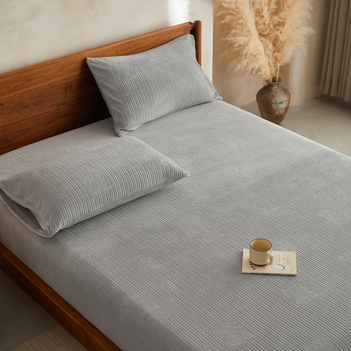 91家纺网 家纺一手货源 找家纺 早晨家纺 2025新款红金龙纯色烂花牛奶绒床笠 米澜-银灰