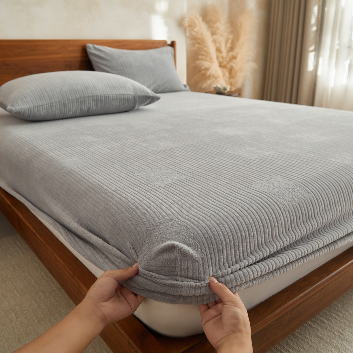 91家纺网 家纺一手货源 找家纺 早晨家纺 2025新款红金龙纯色烂花牛奶绒床笠 米澜-银灰