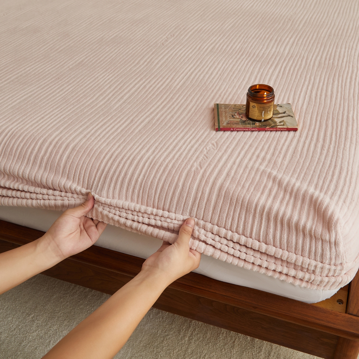 91家纺网 家纺一手货源 找家纺 早晨家纺 2025新款红金龙纯色烂花牛奶绒床笠 恬憩-豆沙