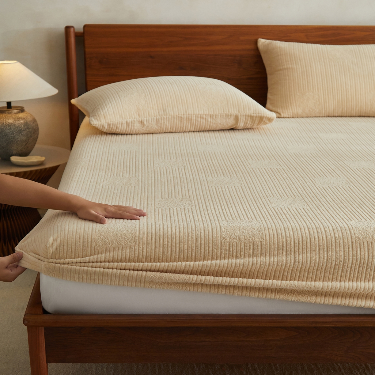 早晨家纺 2025新款红金龙纯色烂花牛奶绒床笠 米澜-米驼