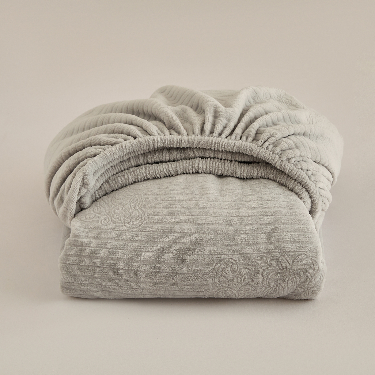 91家纺网 家纺一手货源 找家纺 早晨家纺 2025新款红金龙纯色烂花牛奶绒床笠 米澜-浅灰