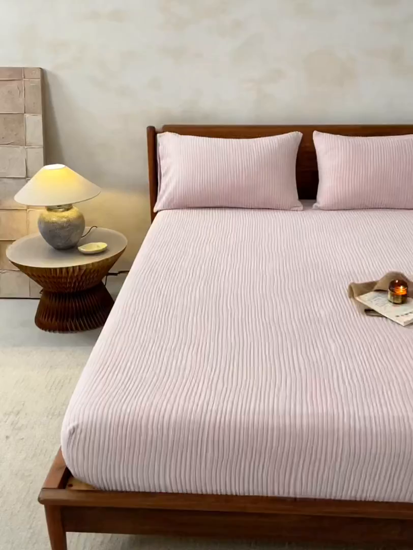 91家纺网 家纺一手货源 找家纺 早晨家纺 2025新款红金龙纯色烂花牛奶绒床笠 恬憩-豆沙