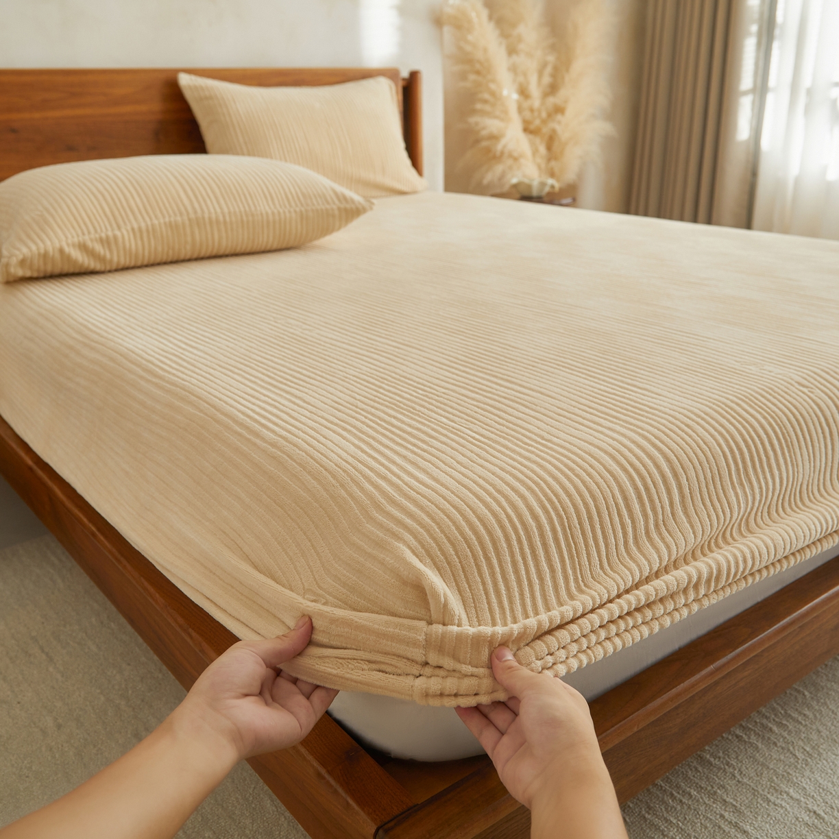 91家纺网 家纺一手货源 找家纺 早晨家纺 2025新款红金龙纯色烂花牛奶绒床笠 恬憩-米驼