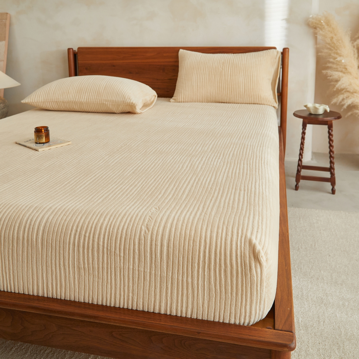 91家纺网 家纺一手货源 找家纺 早晨家纺 2025新款红金龙纯色烂花牛奶绒床笠 恬憩-米驼