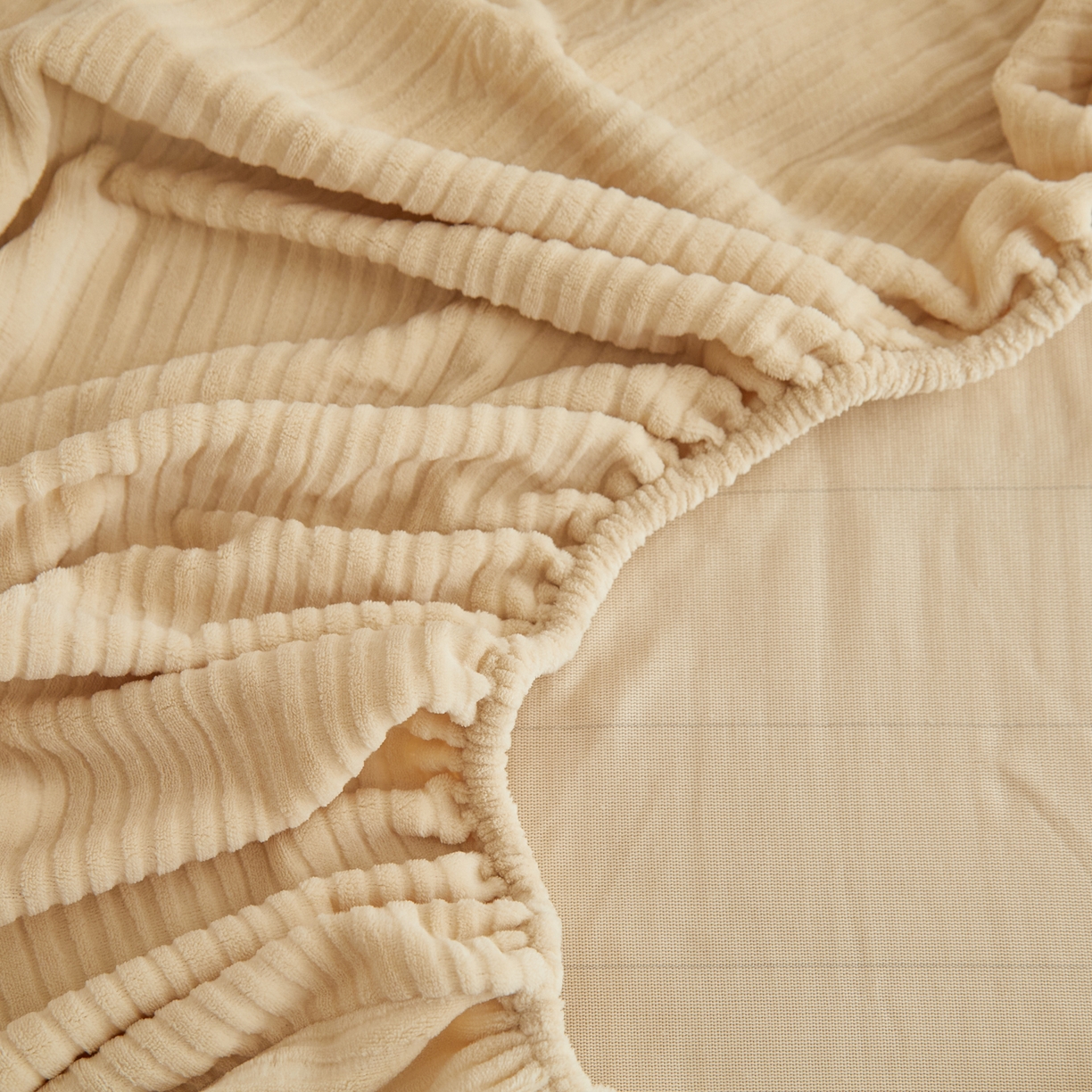 91家纺网 家纺一手货源 找家纺 早晨家纺 2025新款红金龙纯色烂花牛奶绒床笠 恬憩-米驼