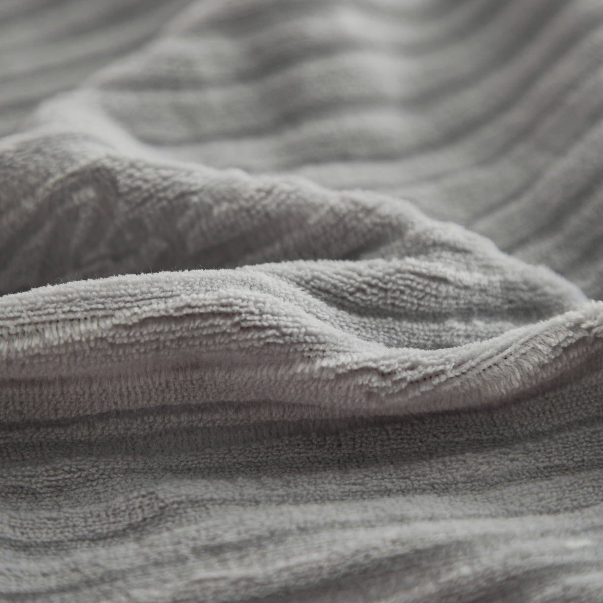 91家纺网 家纺一手货源 找家纺 早晨家纺 2025新款红金龙纯色烂花牛奶绒床笠 恬憩-银灰