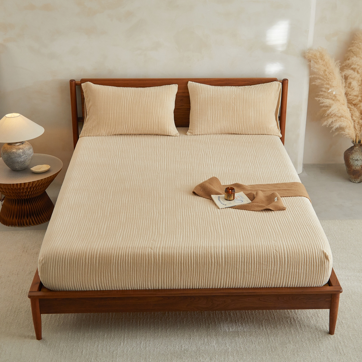 91家纺网 家纺一手货源 找家纺 早晨家纺 2025新款红金龙纯色烂花牛奶绒床笠 恬憩-米驼