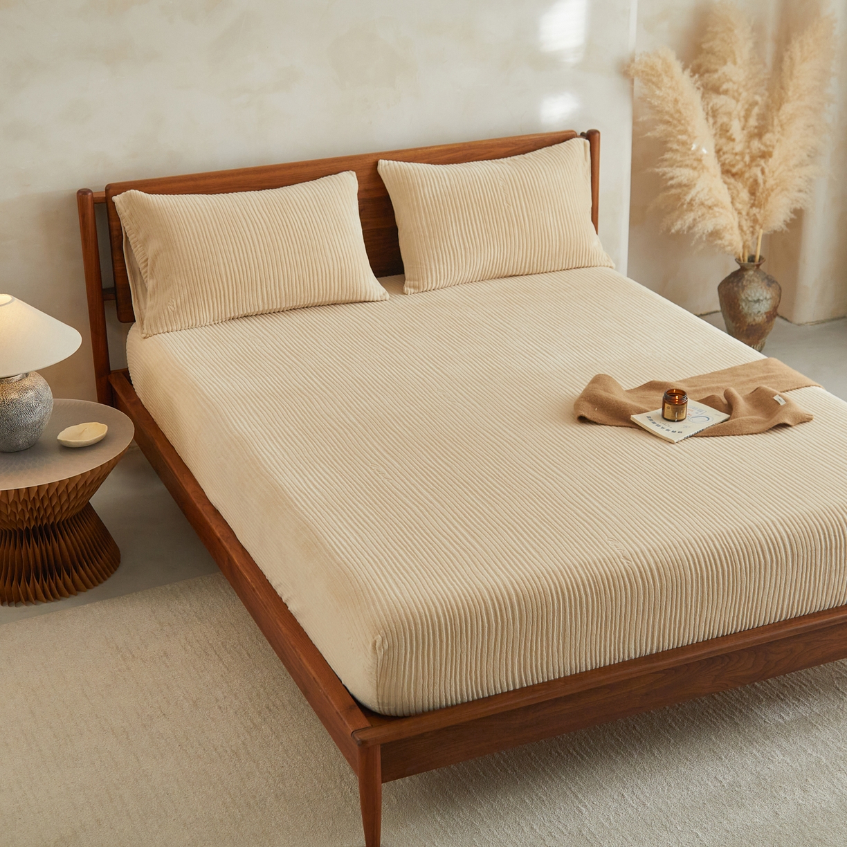 91家纺网 家纺一手货源 找家纺 早晨家纺 2025新款红金龙纯色烂花牛奶绒床笠 恬憩-米驼