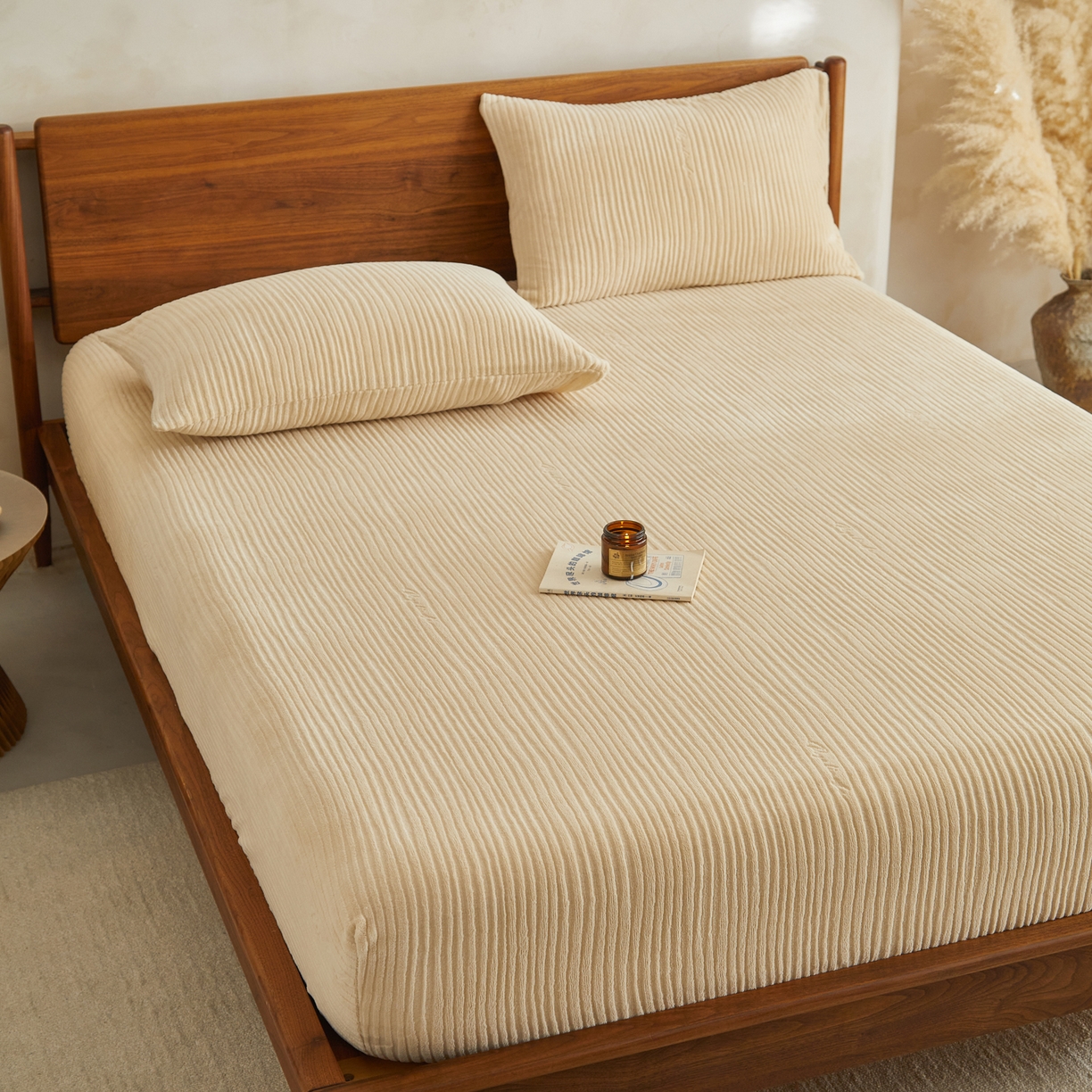 91家纺网 家纺一手货源 找家纺 早晨家纺 2025新款红金龙纯色烂花牛奶绒床笠 恬憩-米驼