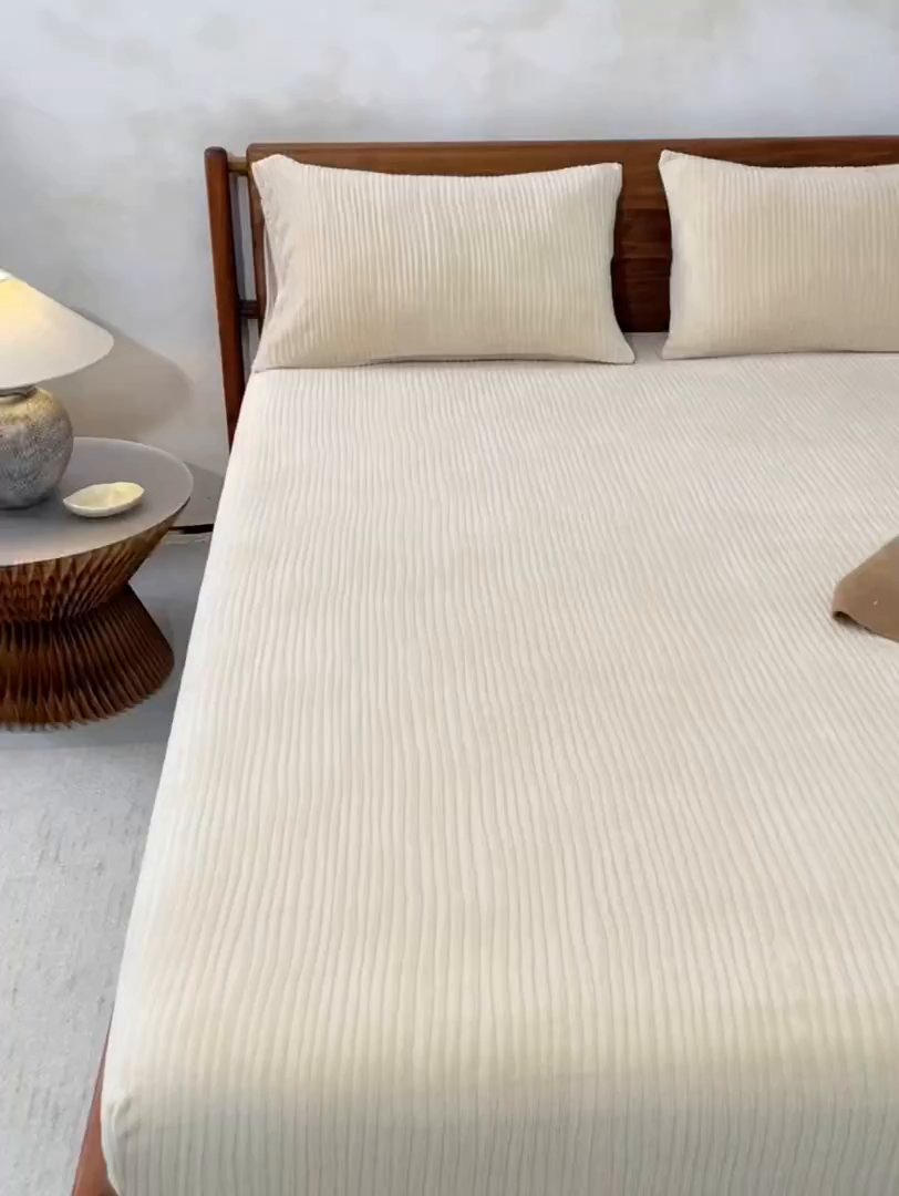 91家纺网 家纺一手货源 找家纺 早晨家纺 2025新款红金龙纯色烂花牛奶绒床笠 恬憩-米驼