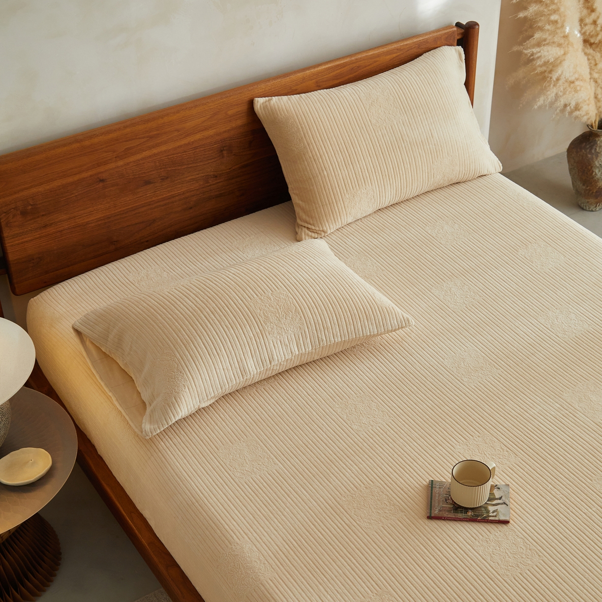 91家纺网 家纺一手货源 找家纺 早晨家纺 2025新款红金龙纯色烂花牛奶绒床笠 米澜-米驼