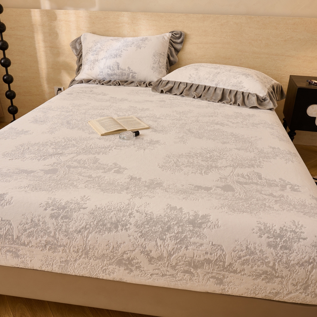 91家纺网 家纺一手货源 找家纺 （总）早晨家纺 2025新款高克重牛奶绒烂花单床笠