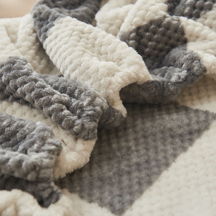 91家纺网 家纺一手货源 找家纺 早晨家纺 2025新款豆豆款高克重牛奶绒菠萝格无印风床笠 豆豆绒-大方格灰