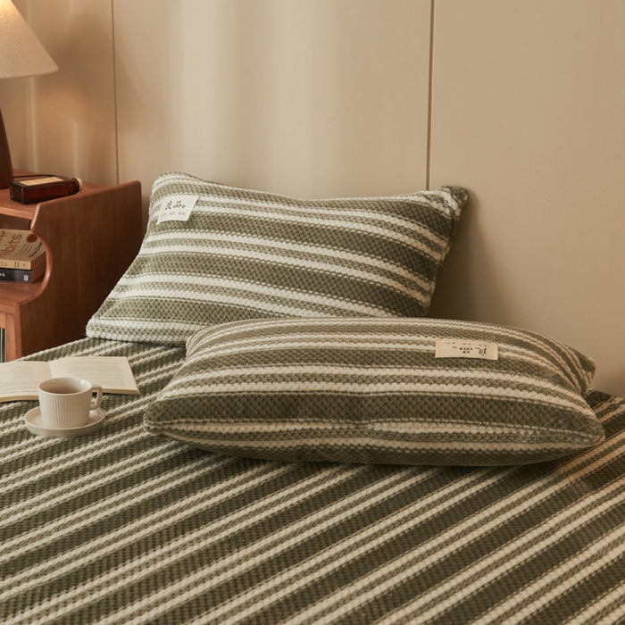 91家纺网 家纺一手货源 找家纺 早晨家纺 2025新款豆豆款高克重牛奶绒菠萝格无印风床笠 豆豆绒-绿条