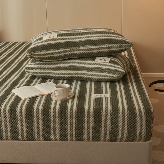 91家纺网 家纺一手货源 找家纺 早晨家纺 2025新款豆豆款高克重牛奶绒菠萝格无印风床笠 豆豆绒-绿条